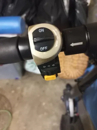 Patinete eléctrico negro
