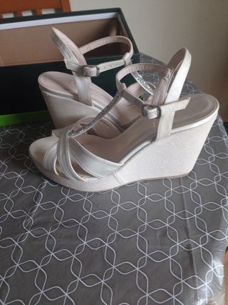 Sandalias LODI Plataforma Blancas Tacon