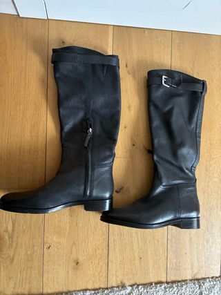 Botas altas de cuero negro