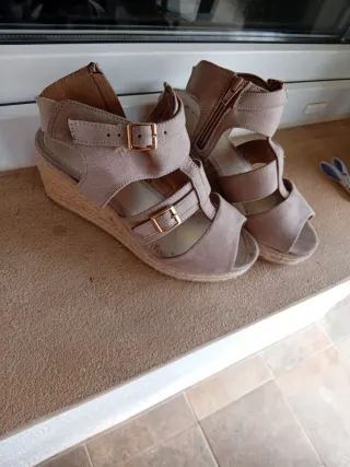 Sandalias cuña esparto beige