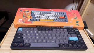Teclado Mecánico Negro y Gris