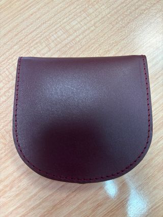Monedero de piel estilo tacón