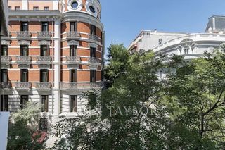 Piso en alquiler en Almagro en Madrid
