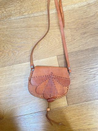 Bolso pequeño de cuero marrón