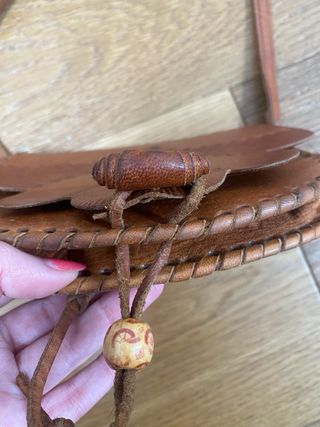 Bolso pequeño de cuero marrón