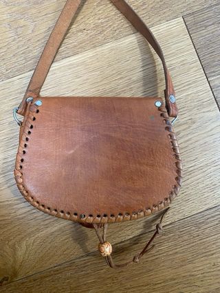 Bolso pequeño de cuero marrón
