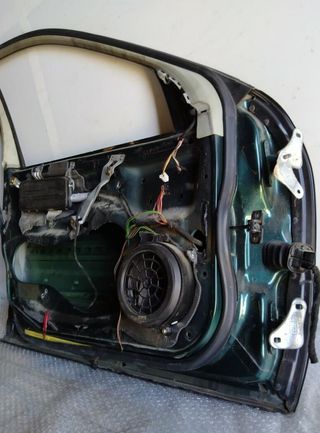 Mercedes 142105 puerta delantera izquierda clase c