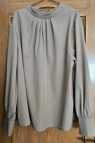Camisa beige elegante