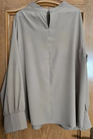 Camisa beige elegante