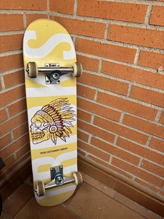 Skate Tricks con diseño de calavera