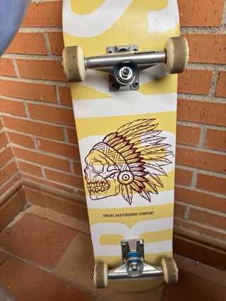Skate Tricks con diseño de calavera