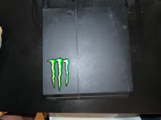 PS4 500 GB + 2 Mandos