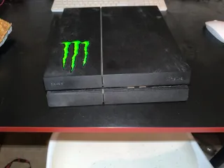 PS4 500 GB + 2 Mandos