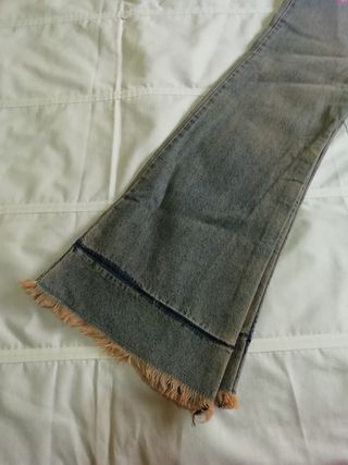 Pantalón vaquero campana talle bajo