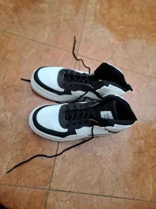Zapatillas deportivas altas blancas y negras T44
