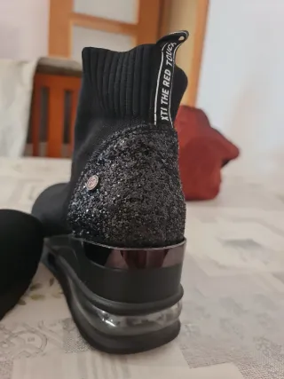 Botas/bambas negras con brillos