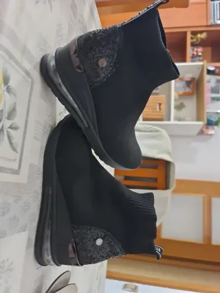 Botas/bambas negras con brillos