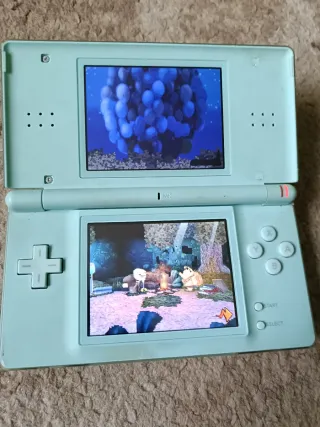 Nintendo DS Verde con Juego y Lápiz