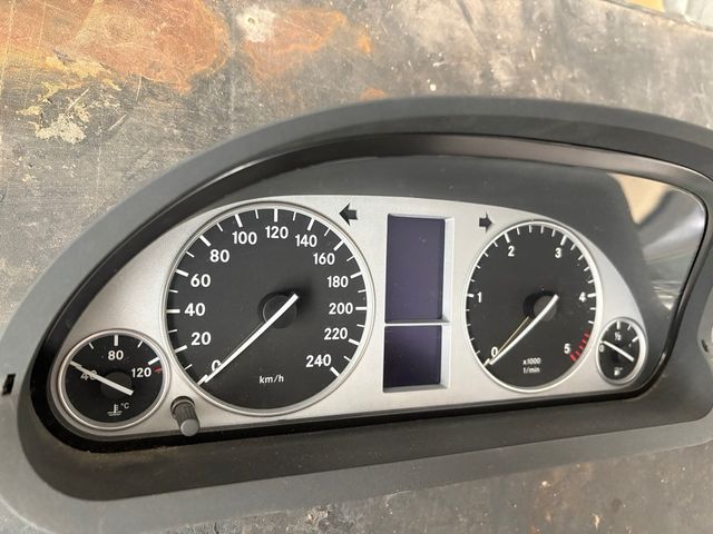 Cuadro instrumentos Mercedes B180cdi