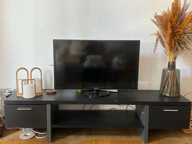 Mueble TV negro y madera