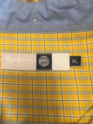 Lotto di abbigliamento: gilet, camicie Dockers e Pepe Jeans