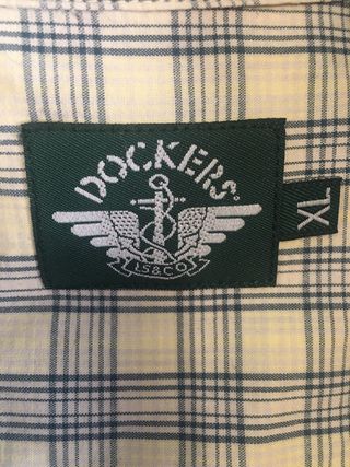 Lotto di abbigliamento: gilet, camicie Dockers e Pepe Jeans