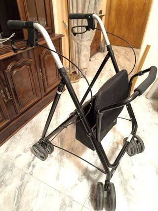 Andador FOR­TA con asiento y bolsa