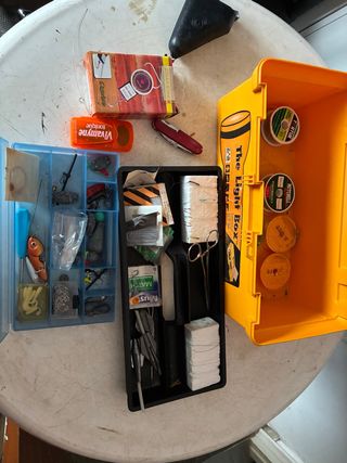 Kit de pesca con señuelos y carretes