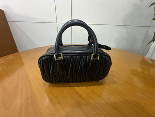 Mini borsa da bowling Miu Miu Matelassé nera
