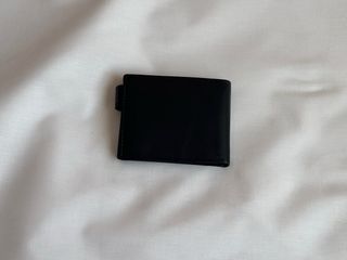 Cartera de piel negra con llavero España