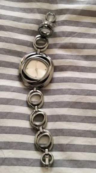 Reloj de pulsera mujer eslabones plateado