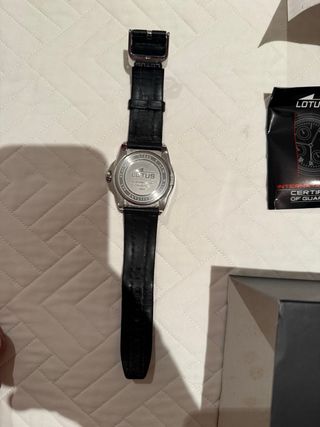 Reloj Lotus Negro y Plateado