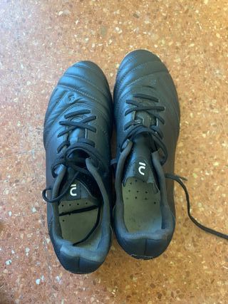 Botas de fútbol negras