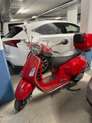 Vespa GTS 300 Roja