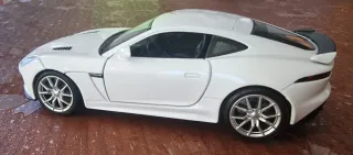 Coche a escala Jaguar blanco 1/32