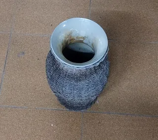 Jarrón Cerámica y Mimbre Diseño Antiguo