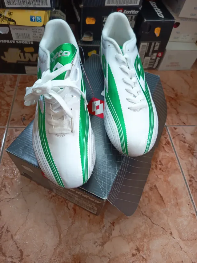 Botas de fútbol Lotto Talla 46 Blancas y Verdes
