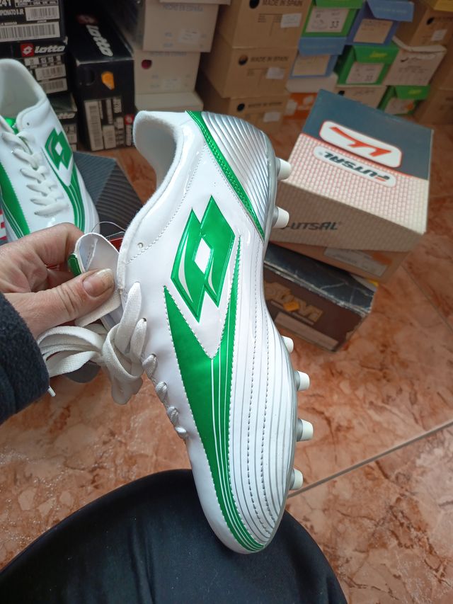Botas de fútbol Lotto Talla 46 Blancas y Verdes