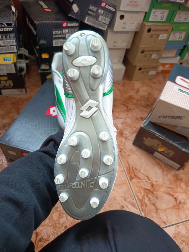 Botas de fútbol Lotto Talla 46 Blancas y Verdes