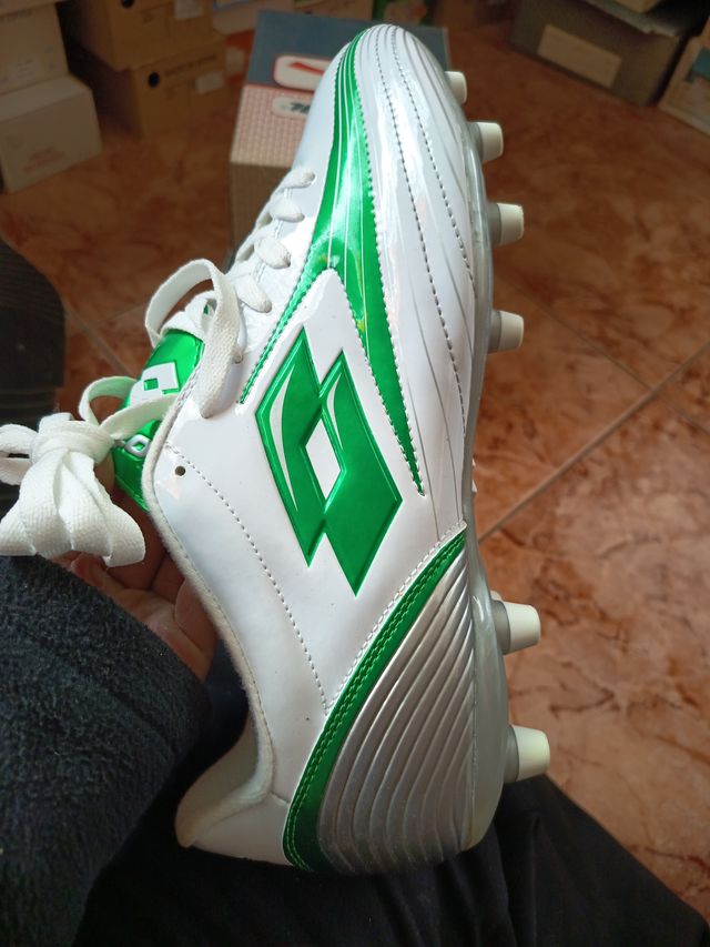 Botas de fútbol Lotto Talla 46 Blancas y Verdes