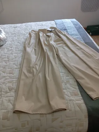 Falda pantalón polipiel beige