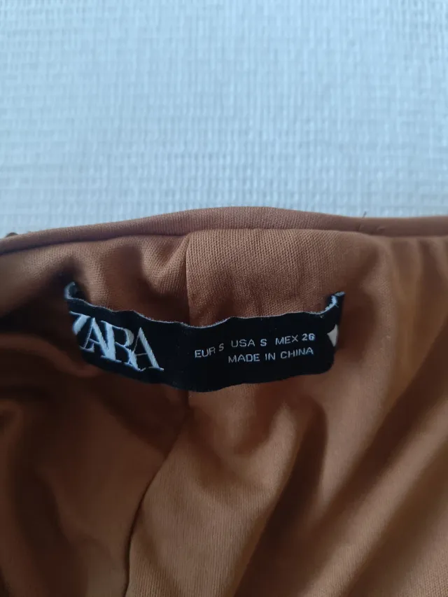 Pantalón lentejuelas Zara dorado