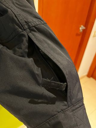 Chaqueta Oakley Negra y Gris
talla XL 10000 mm