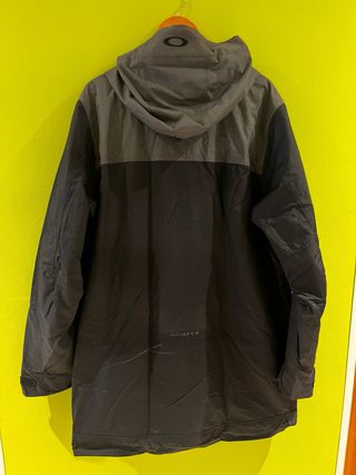 Chaqueta Oakley Negra y Gris
talla XL 10000 mm