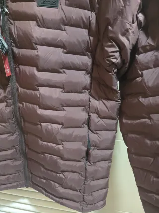 CHAQUETA CON ETIQUETA. MARCA +8000. DE HOMBRE 