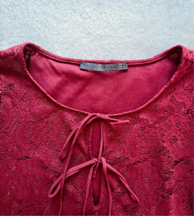 Vestido Zara encaje color burdeos