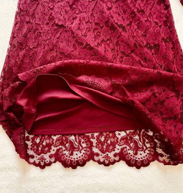 Vestido Zara encaje color burdeos