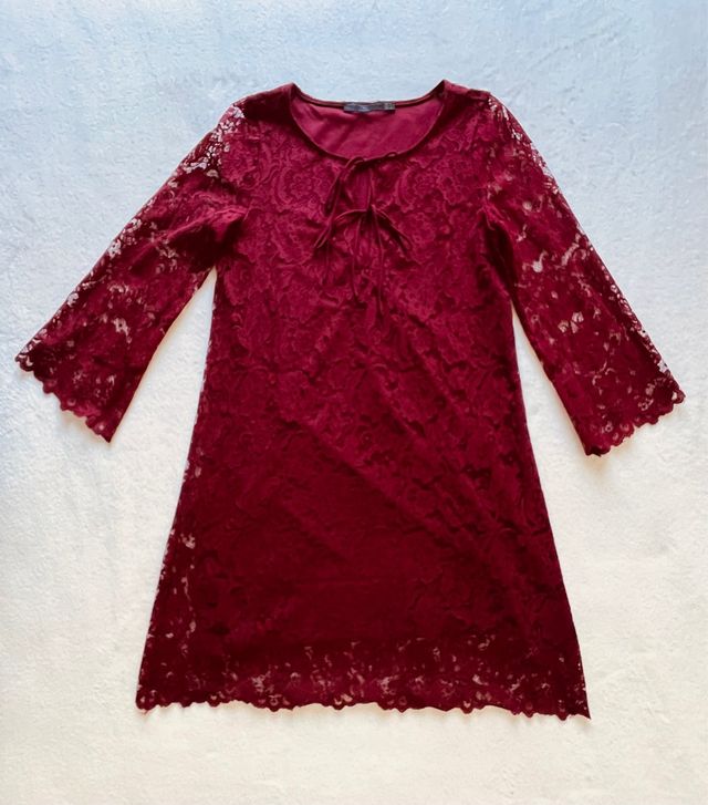 Vestido Zara encaje color burdeos