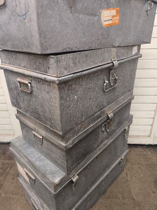 Baúles metálicos avión. Vintage. Metálicos