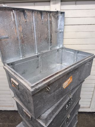 Baúles metálicos avión. Vintage. Metálicos